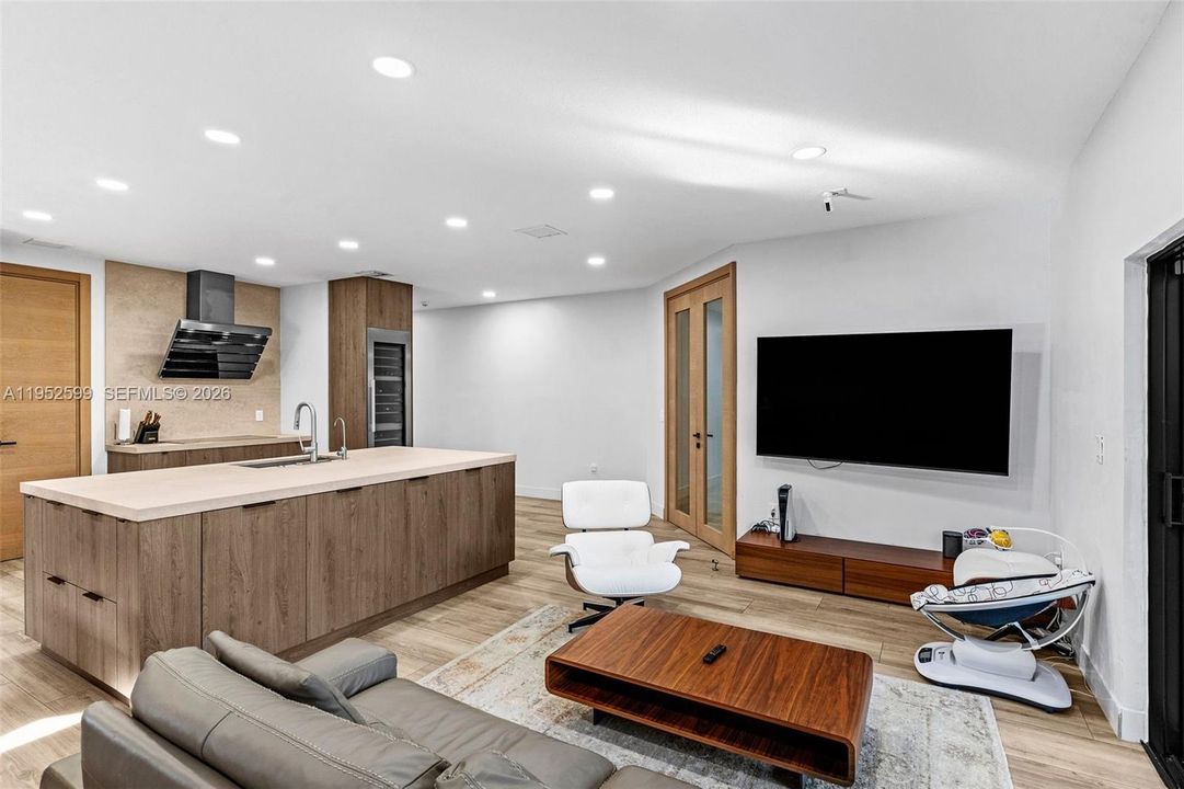 En Venta: $799,900 (3 camas, 2 baños, 2055 Pies cuadrados)