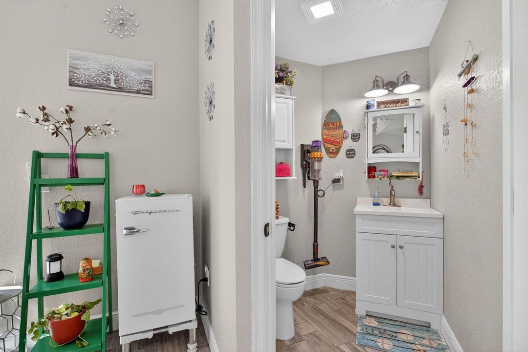 Half bathroom, 1st floor, off kitchen