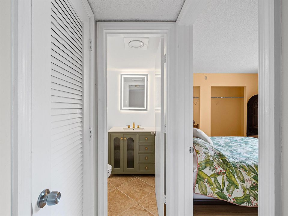12 Primary Bedroom (1)