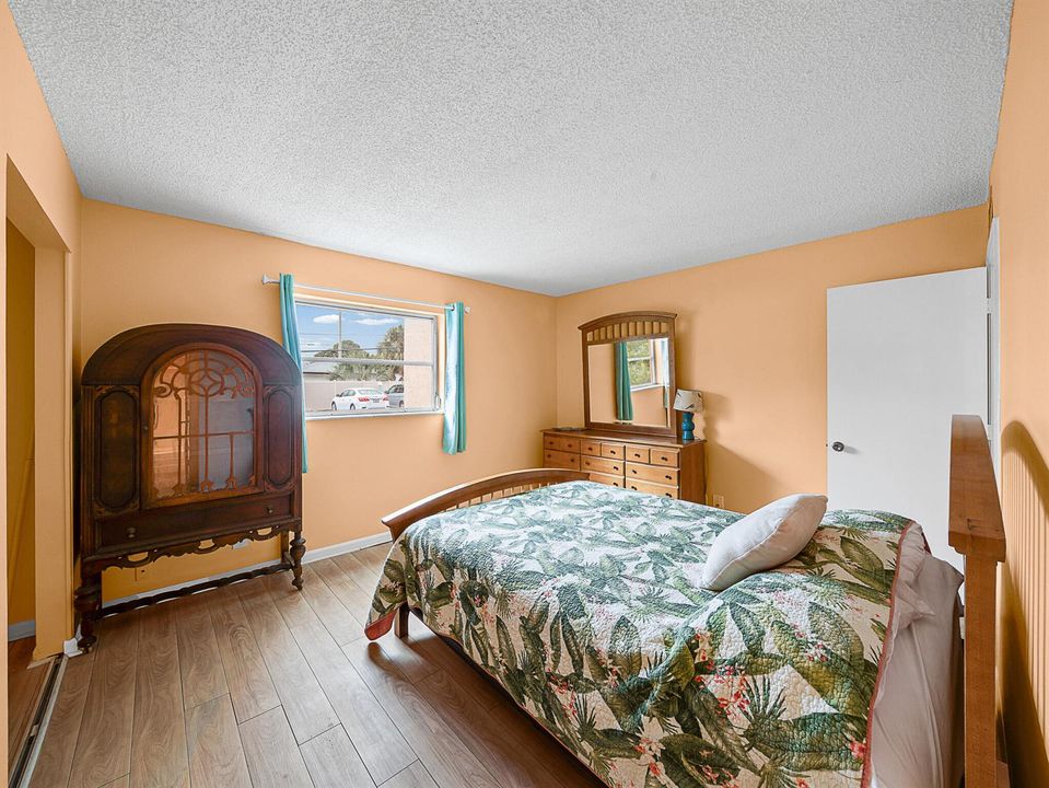 14 Primary Bedroom (1)