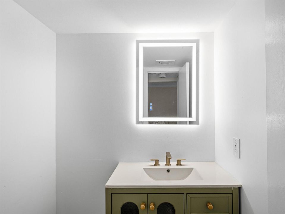15 Guest Bathroom (2)