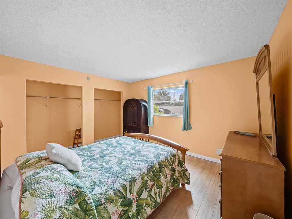 12 Primary Bedroom (2)