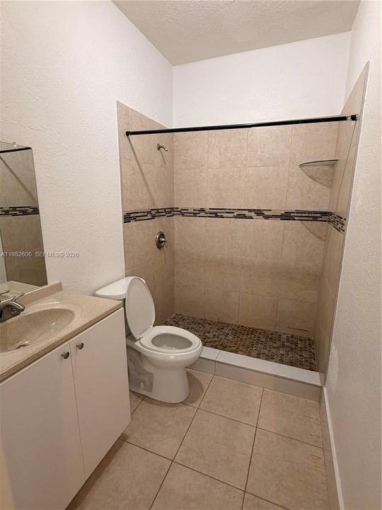 Activo con contrato: $243,000 (2 camas, 2 baños, 898 Pies cuadrados)