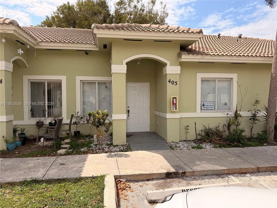 Activo con contrato: $243,000 (2 camas, 2 baños, 898 Pies cuadrados)