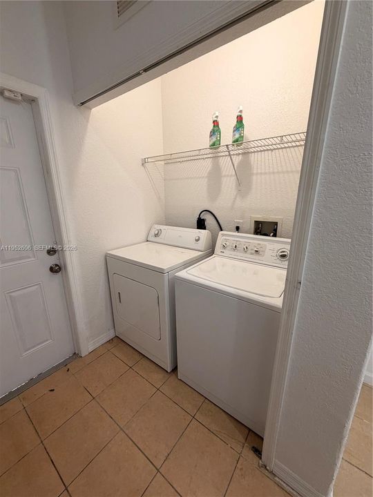 Activo con contrato: $243,000 (2 camas, 2 baños, 898 Pies cuadrados)