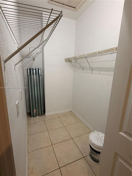 Activo con contrato: $243,000 (2 camas, 2 baños, 898 Pies cuadrados)