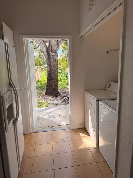 Activo con contrato: $243,000 (2 camas, 2 baños, 898 Pies cuadrados)