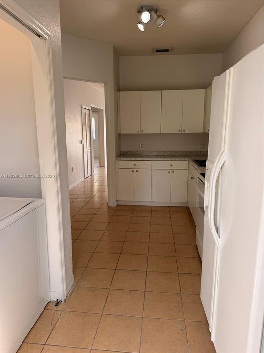 Activo con contrato: $243,000 (2 camas, 2 baños, 898 Pies cuadrados)
