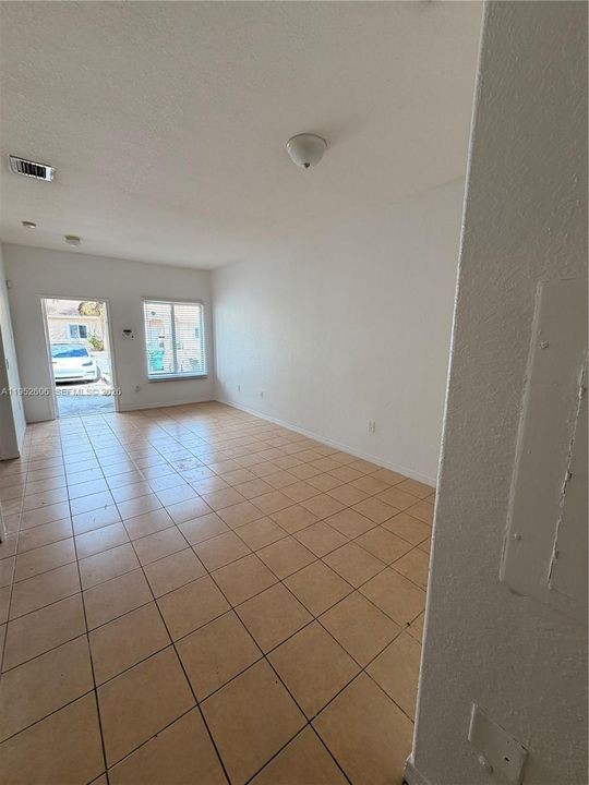 Activo con contrato: $243,000 (2 camas, 2 baños, 898 Pies cuadrados)