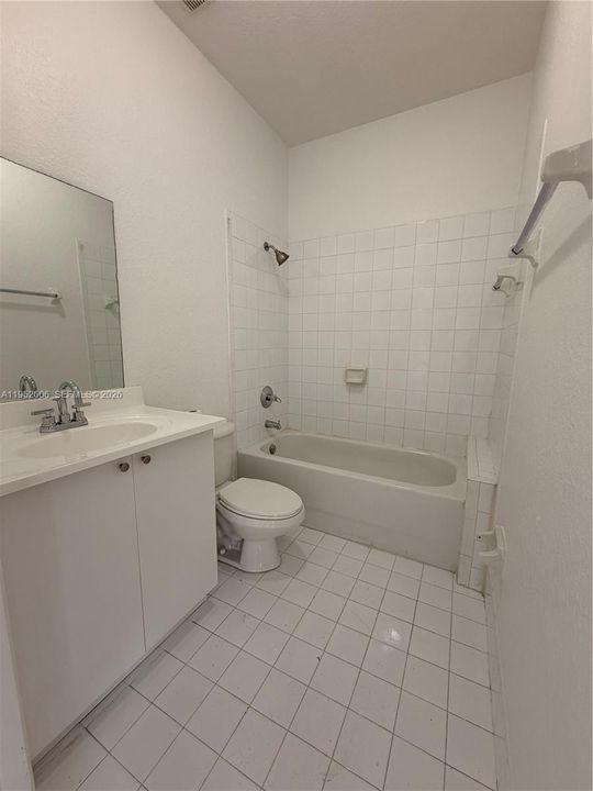 Activo con contrato: $243,000 (2 camas, 2 baños, 898 Pies cuadrados)