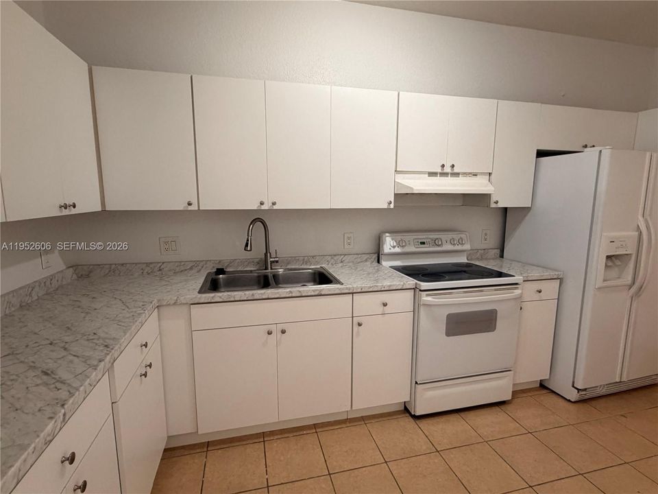 Activo con contrato: $243,000 (2 camas, 2 baños, 898 Pies cuadrados)