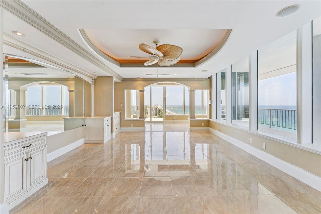 На продажу: $5,499,000 (5 спален, 4 ванн, 5400 Квадратных фут)