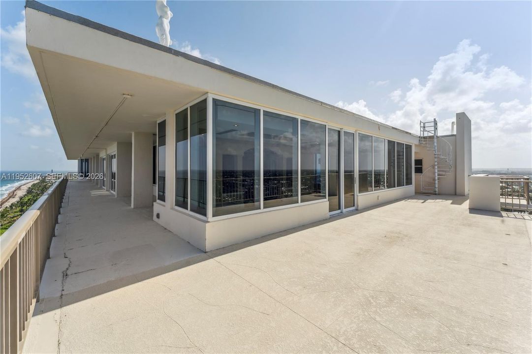 На продажу: $5,499,000 (5 спален, 4 ванн, 5400 Квадратных фут)