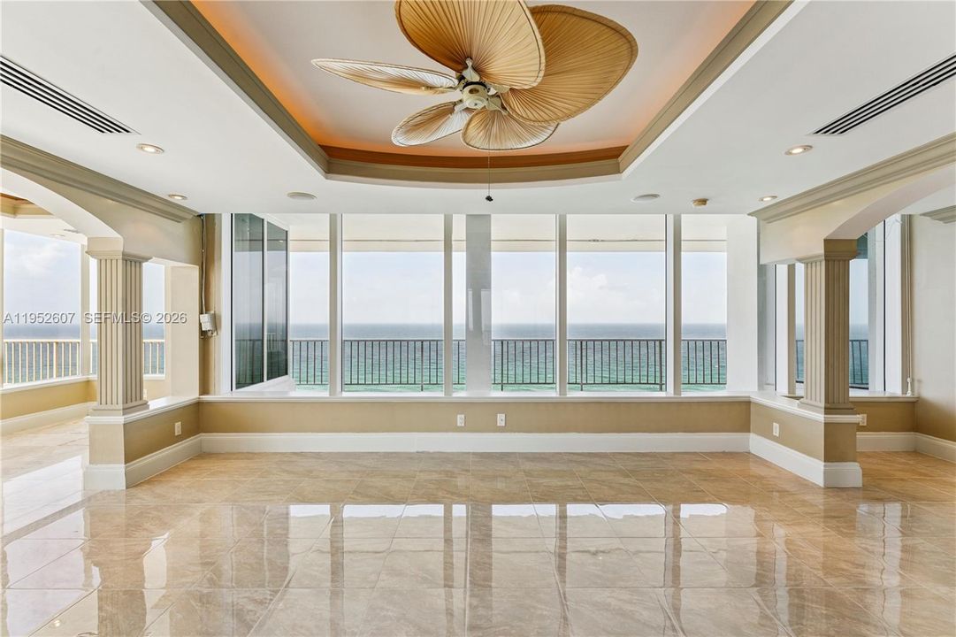На продажу: $5,499,000 (5 спален, 4 ванн, 5400 Квадратных фут)