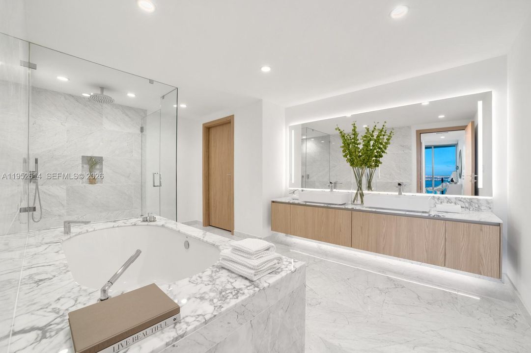 For Sale: $5,700,000 (3 beds, 3 baths, 3174 Square Feet)