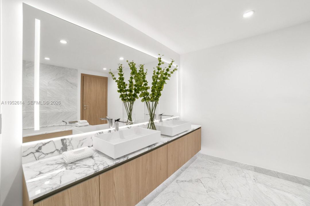 For Sale: $5,700,000 (3 beds, 3 baths, 3174 Square Feet)