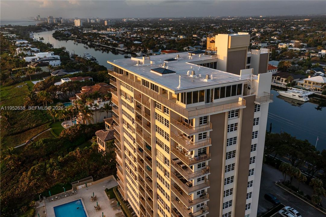 На продажу: $9,499,000 (7 спален, 4 ванн, 5400 Квадратных фут)