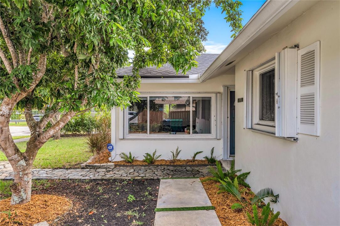 For Sale: $1,075,000 (4 beds, 2 baths, 1943 Square Feet)
