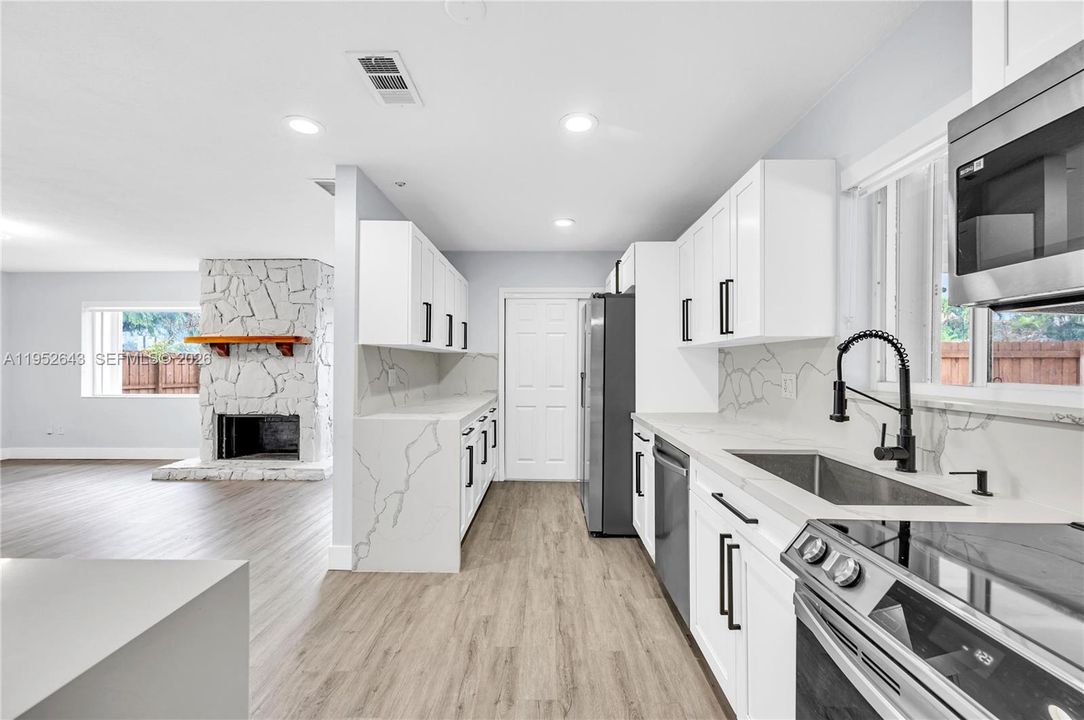 For Sale: $1,075,000 (4 beds, 2 baths, 1943 Square Feet)