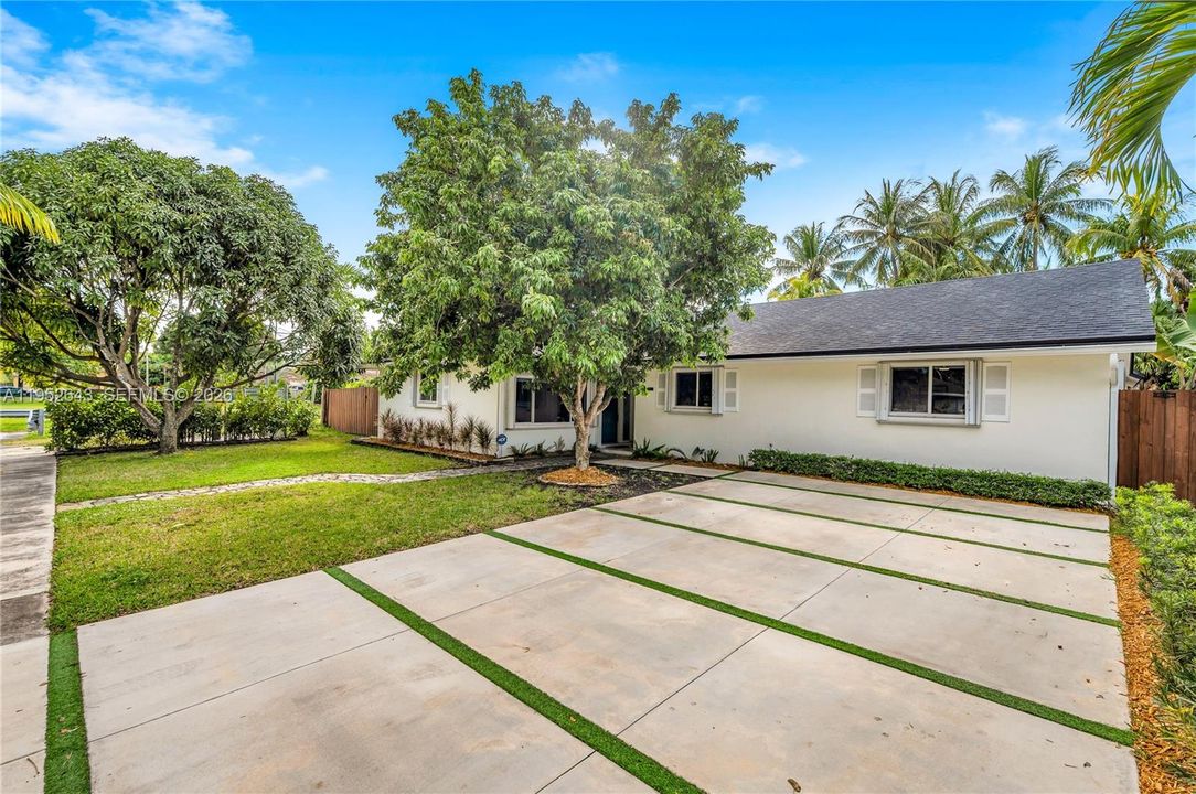 For Sale: $1,075,000 (4 beds, 2 baths, 1943 Square Feet)