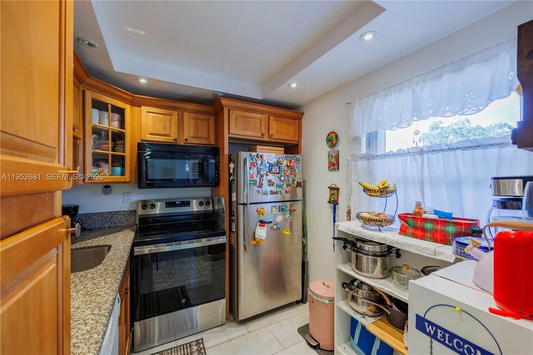For Sale: $119,000 (1 beds, 1 baths, 750 Square Feet)