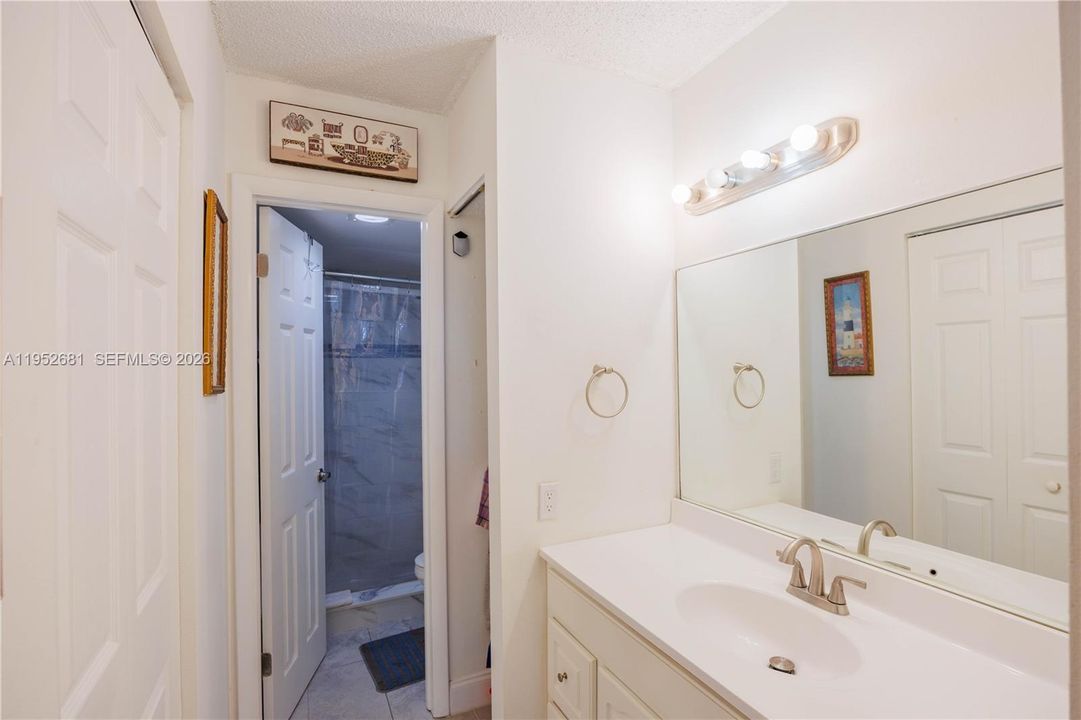 For Sale: $119,000 (1 beds, 1 baths, 750 Square Feet)