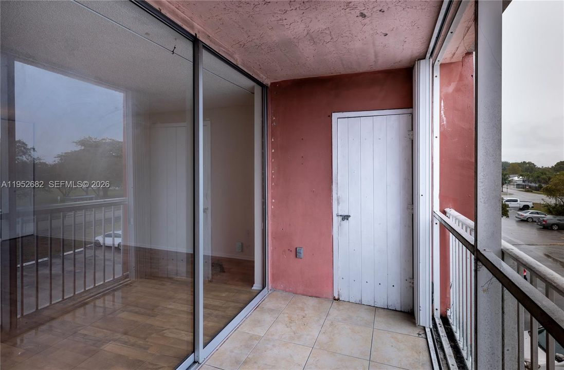 For Sale: $149,990 (2 beds, 2 baths, 800 Square Feet)