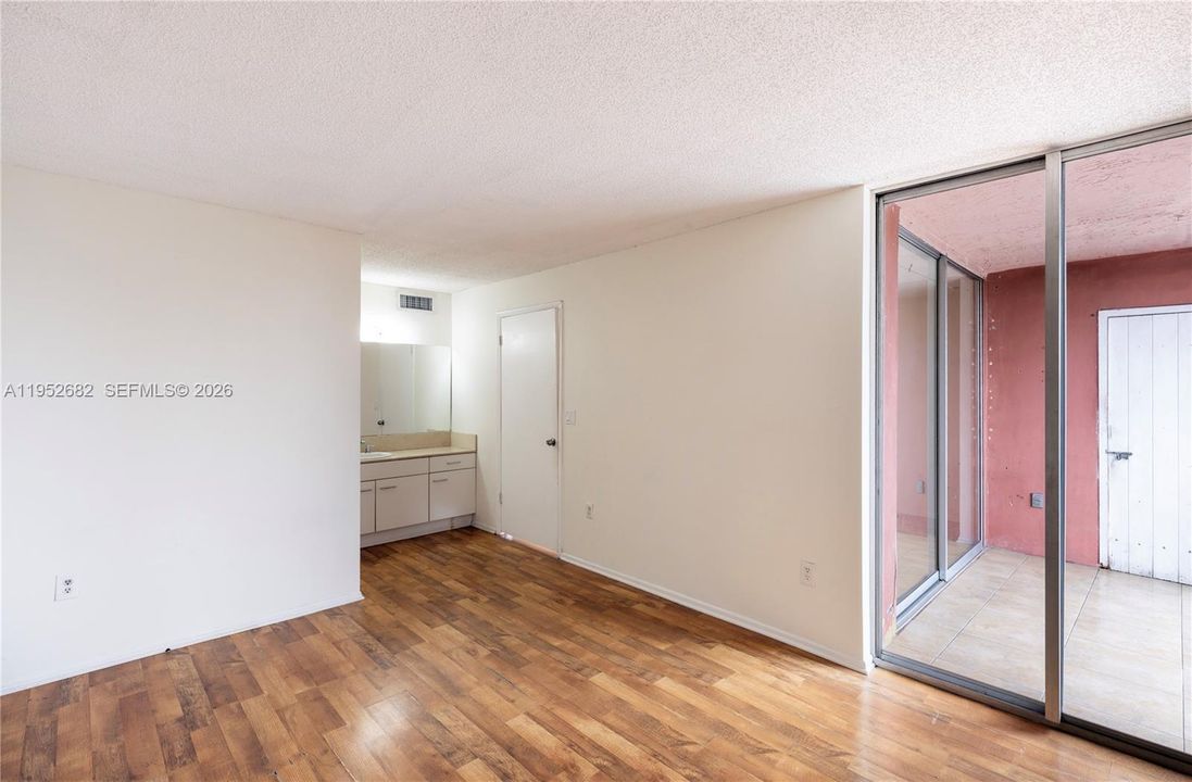 For Sale: $149,990 (2 beds, 2 baths, 800 Square Feet)