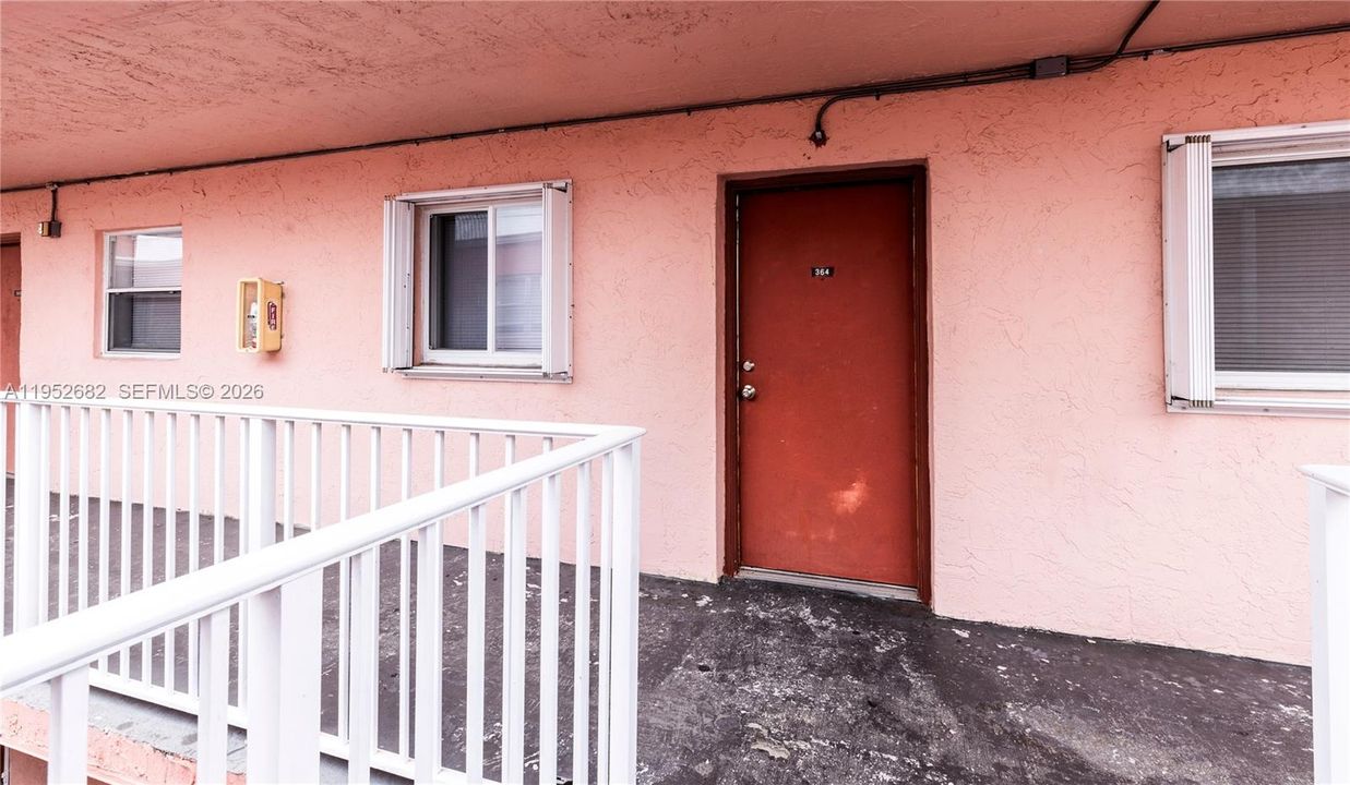 For Sale: $149,990 (2 beds, 2 baths, 800 Square Feet)