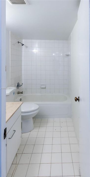 For Sale: $149,990 (2 beds, 2 baths, 800 Square Feet)