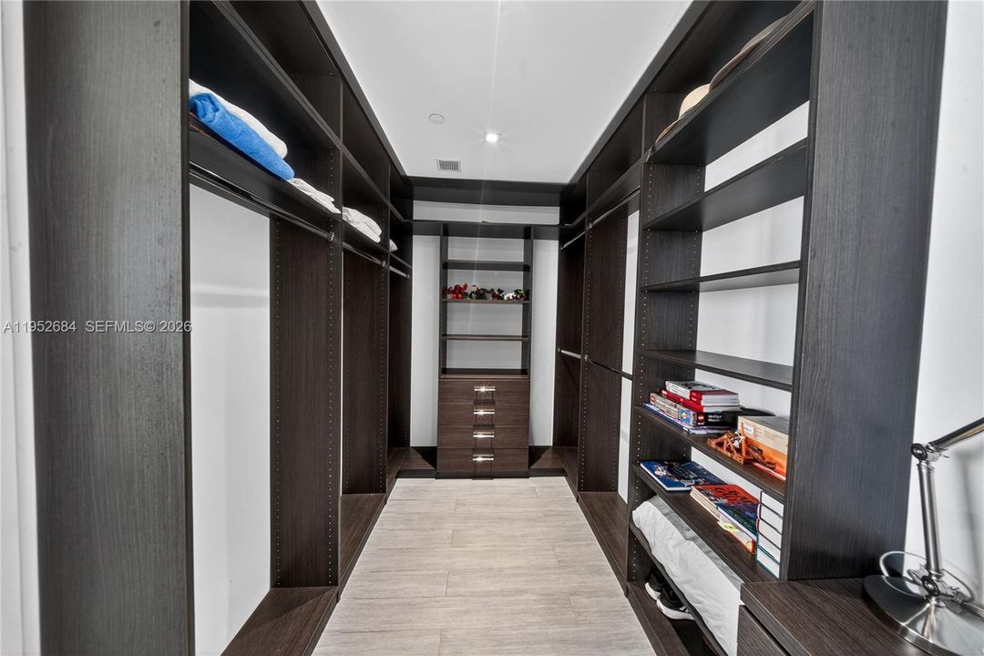 En Venta: $5,600,000 (6 camas, 6 baños, 6952 Pies cuadrados)