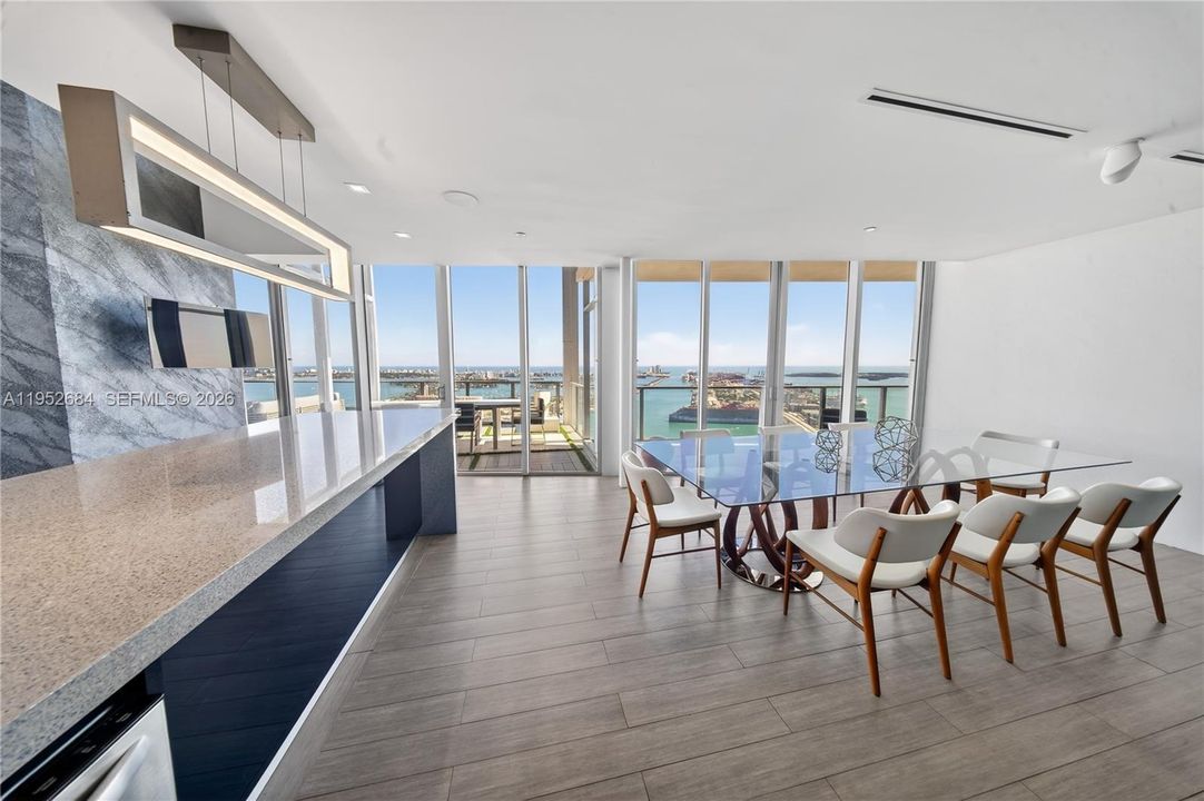 En Venta: $5,600,000 (6 camas, 6 baños, 6952 Pies cuadrados)