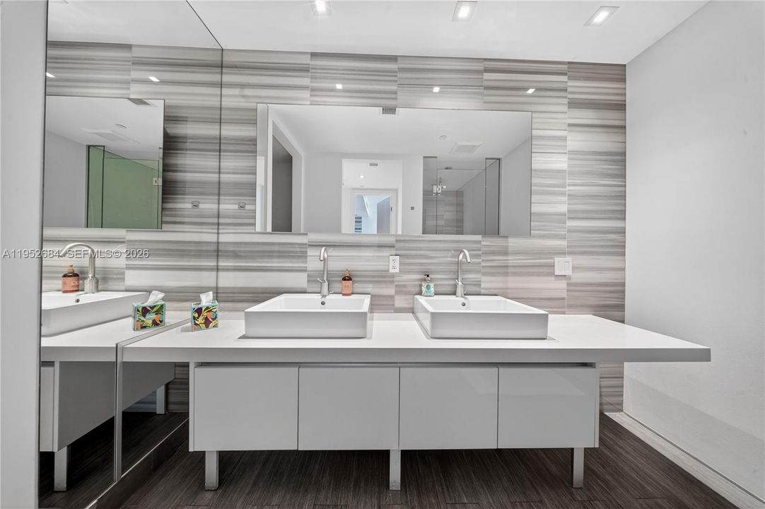 En Venta: $5,600,000 (6 camas, 6 baños, 6952 Pies cuadrados)