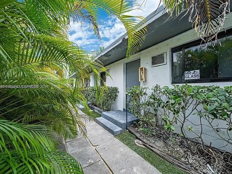 Recently Sold: $680,000 (2 beds, 1 baths, 875 Square Feet)