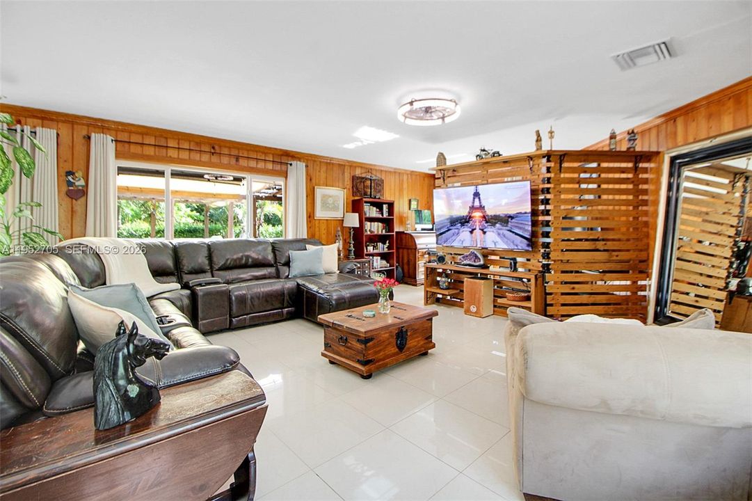 На продажу: $999,900 (3 спален, 2 ванн, 2617 Квадратных фут)