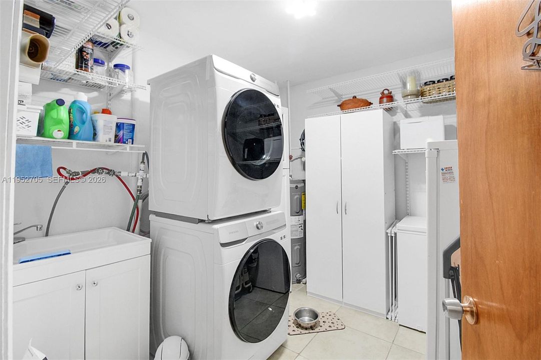 На продажу: $999,900 (3 спален, 2 ванн, 2617 Квадратных фут)
