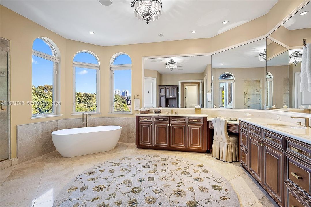 For Sale: $6,500,000 (6 beds, 6 baths, 7043 Square Feet)
