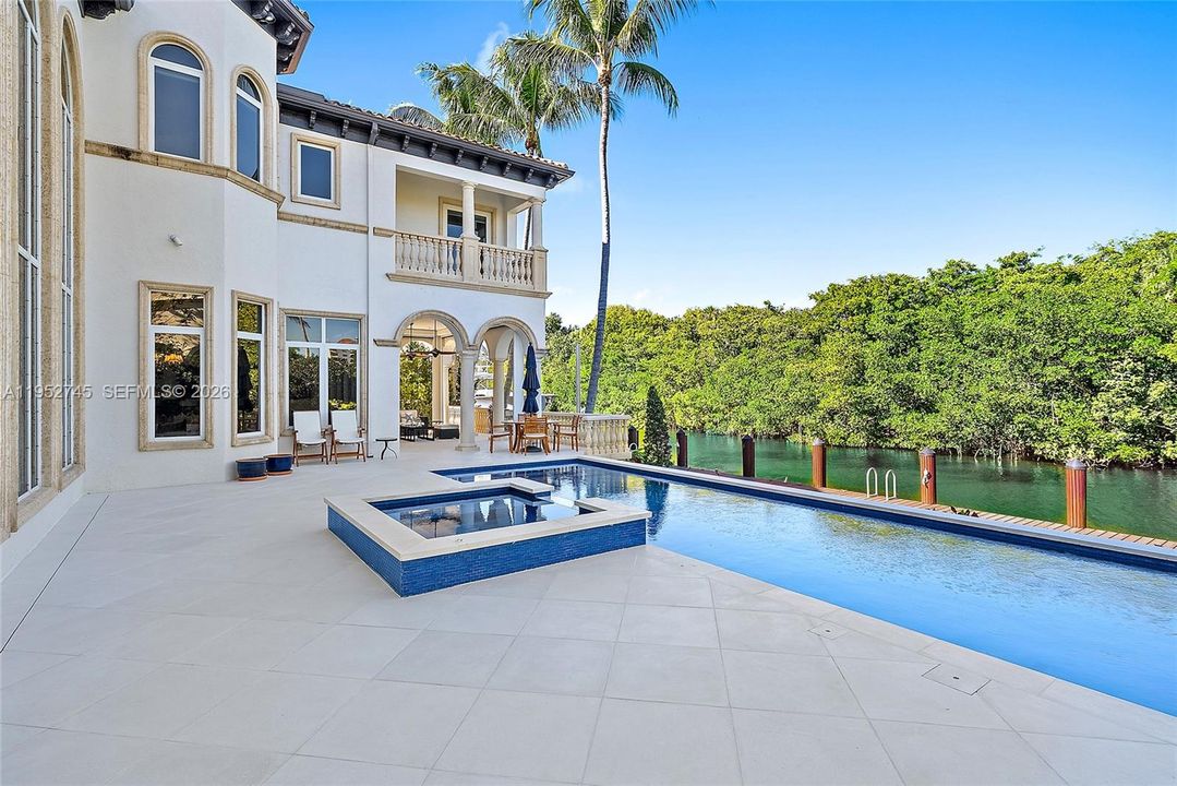 For Sale: $6,500,000 (6 beds, 6 baths, 7043 Square Feet)