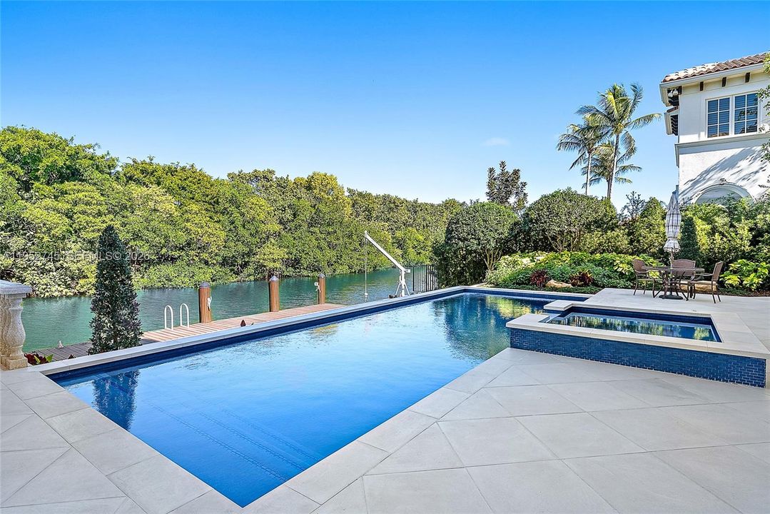 For Sale: $6,500,000 (6 beds, 6 baths, 7043 Square Feet)