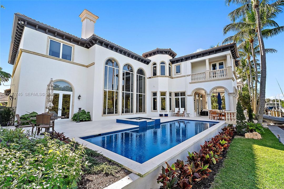 For Sale: $6,500,000 (6 beds, 6 baths, 7043 Square Feet)