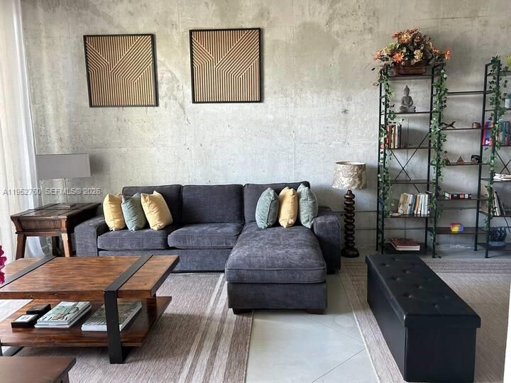 En Venta: $344,900 (1 camas, 1 baños, 715 Pies cuadrados)