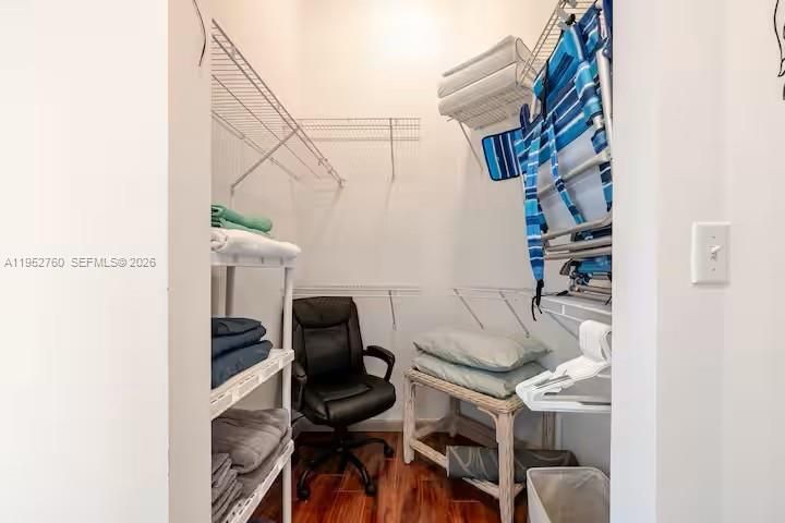 En Venta: $344,900 (1 camas, 1 baños, 715 Pies cuadrados)