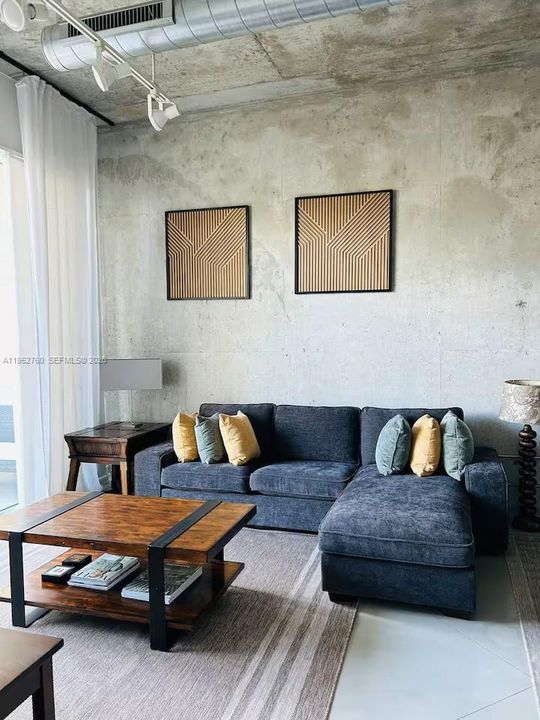 En Venta: $344,900 (1 camas, 1 baños, 715 Pies cuadrados)