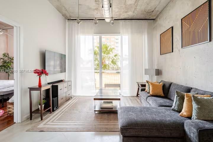 En Venta: $344,900 (1 camas, 1 baños, 715 Pies cuadrados)