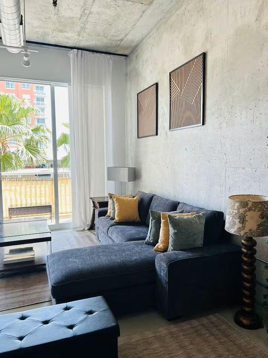 En Venta: $344,900 (1 camas, 1 baños, 715 Pies cuadrados)