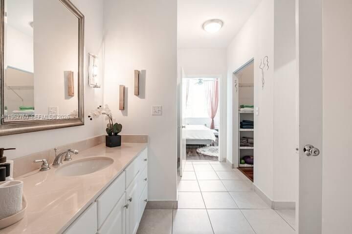 En Venta: $344,900 (1 camas, 1 baños, 715 Pies cuadrados)