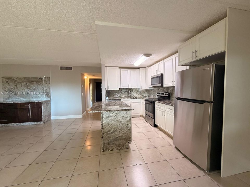 Recently Rented: $2,050 (2 beds, 2 baths, 909 Square Feet)