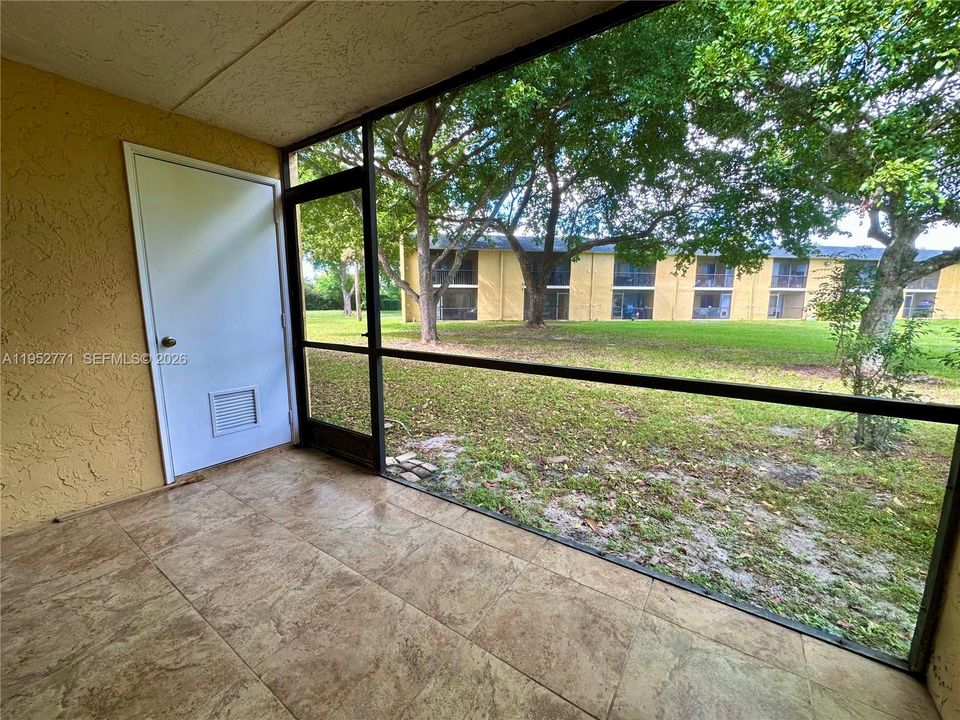 Recently Rented: $2,050 (2 beds, 2 baths, 909 Square Feet)