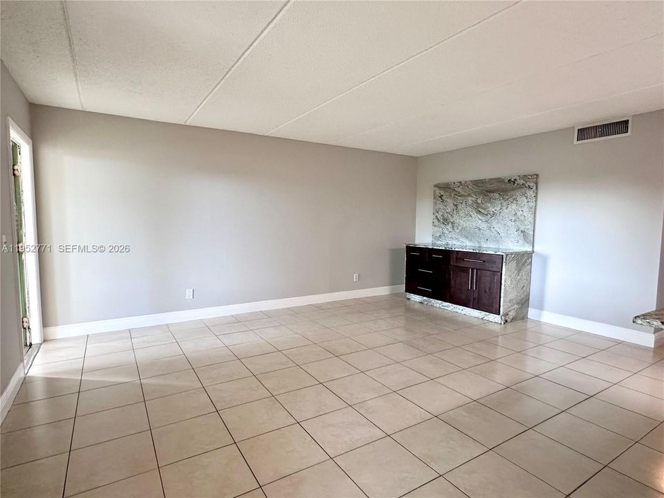 Recently Rented: $2,050 (2 beds, 2 baths, 909 Square Feet)