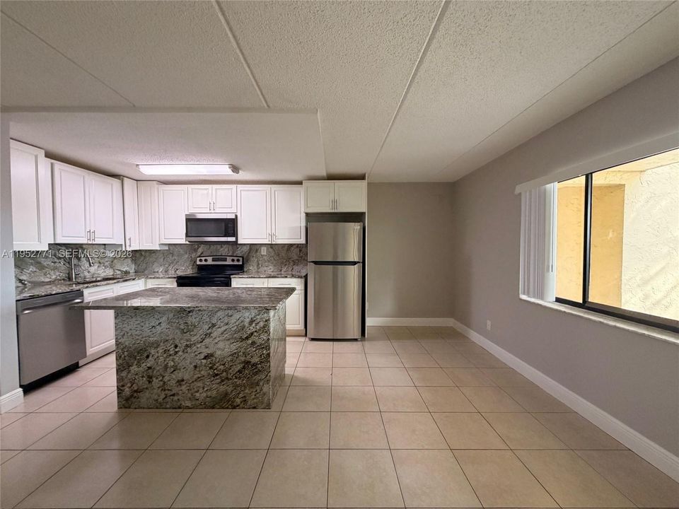 Recently Rented: $2,050 (2 beds, 2 baths, 909 Square Feet)